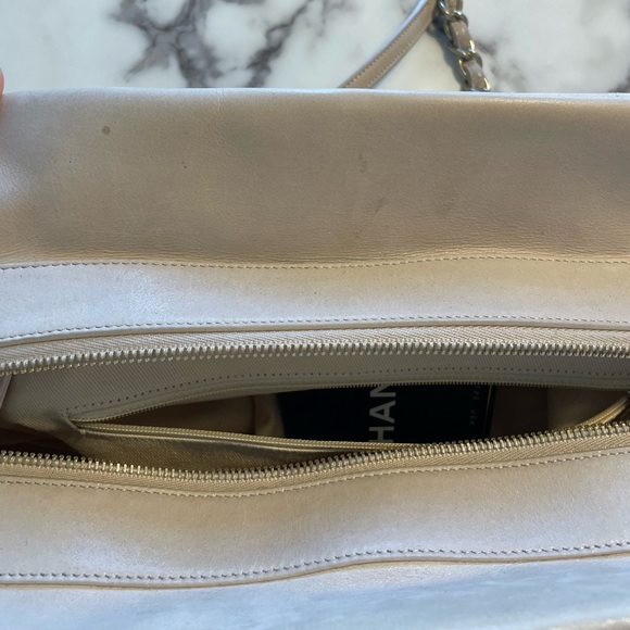 Authentic Chanel Iridescent calfskin Chic quilt bowling bag - Picture 8 of 16